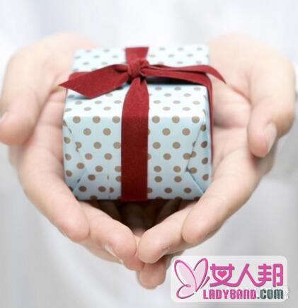50岁的男人喜欢什么礼物？ 几点建议帮你送出最美心意
