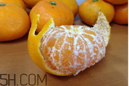 橘子吃多了皮肤会变黄吗？橘子吃多了为什么变黄