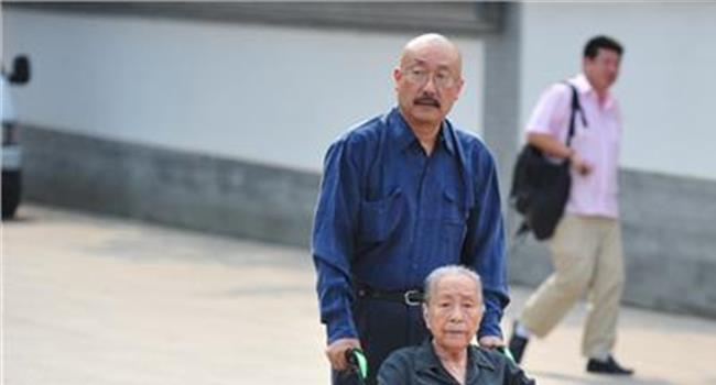 【黄素影年龄】演员黄素影去世享年99岁 演员吕丽萍发博纪念