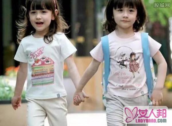 最美混血双胞胎 5岁粉丝破百万大眼卷发十分可爱