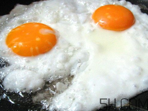 煎鸡蛋为什么会有泡沫？炒鸡蛋为什么会有泡沫？