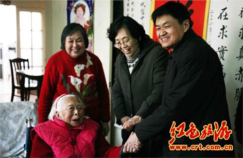 >特稿:伟大的爱——记我的母亲、百岁老人程宜萍(组图)——中红网