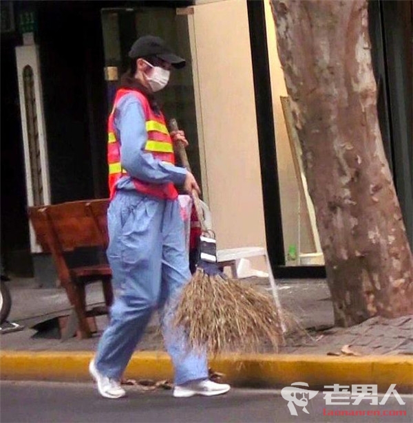 唐嫣化身清洁工 在街边扫地竟无人认出