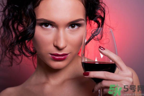 喝红酒可以美容吗？喝红酒有什么好处？