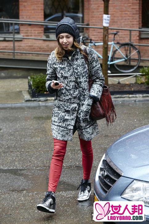 欧美达人最新街拍图片 时尚演绎冬季针织帽子