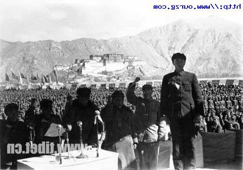 张经武张国华谭冠三 1951 5 23:解放西藏  张国华、谭冠三、阿沛·阿旺晋美