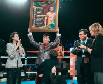 邹市明获世界拳击最高成就荣誉奖 此殊荣亚洲第一人 向阿里致敬 一生还长
