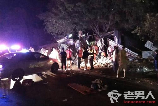 >泰国双层大巴车祸致50人死伤 幸存者:刹车失灵