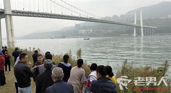 重庆公交坠江事故最新进展 已打捞出2名人员遗体