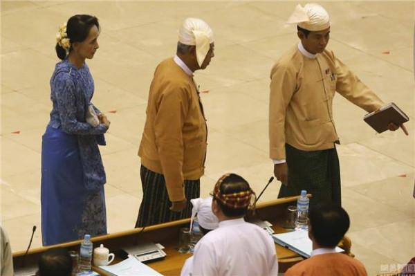 缅甸现任总统吴登盛 缅甸新总统吴廷觉 居然是没有任何决策权的傀儡!