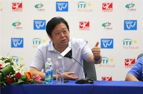 李喆网球 ITF国际男子网球巡回赛武汉站李喆成为双冠王