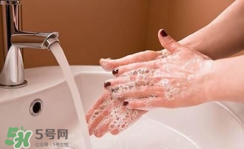 手膜做完要洗手吗？手膜做完要不要洗手？