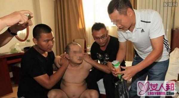 广州2男子与女子在宾馆被抓现场 全身赤裸性交（图）
