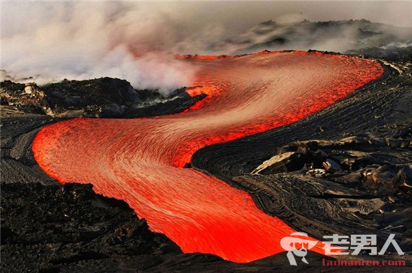 夏威夷火山熔岩入太平洋 水火相遇形成致命毒气