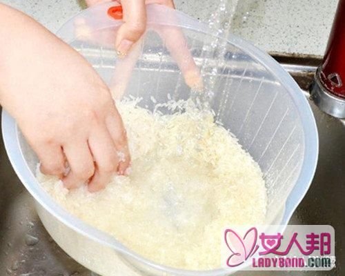 洗米水美白吗 揭秘米水神奇的美容功效