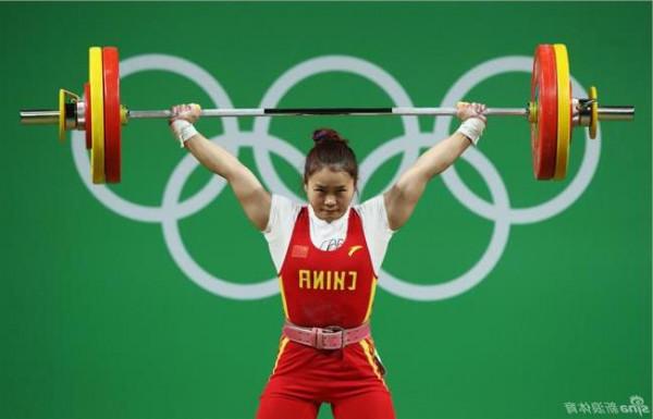 举重奥运冠军邓薇 全国女子举重锦标赛开幕 邓薇奥运过后再夺冠