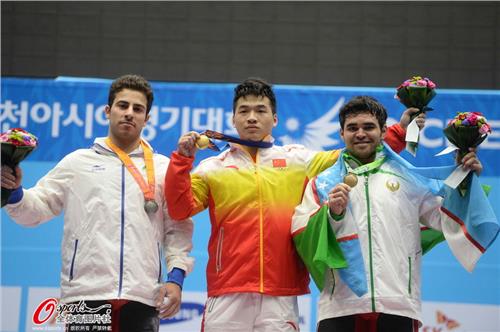 >男子85公斤级田涛最后一举逆转 破亚运纪录夺冠
