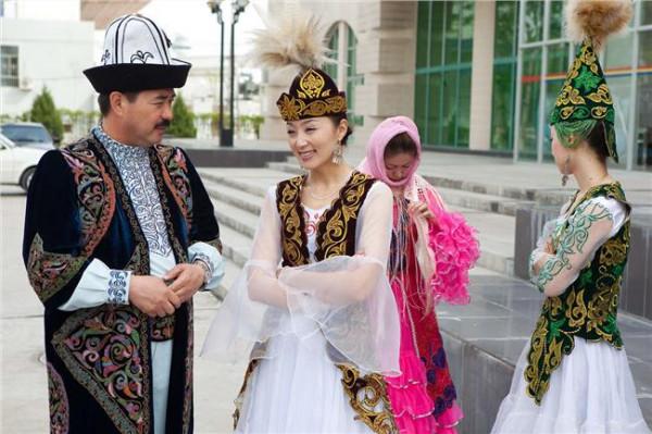 艾珂竹维吾尔族 维吾尔族的风俗习惯、礼节、禁忌