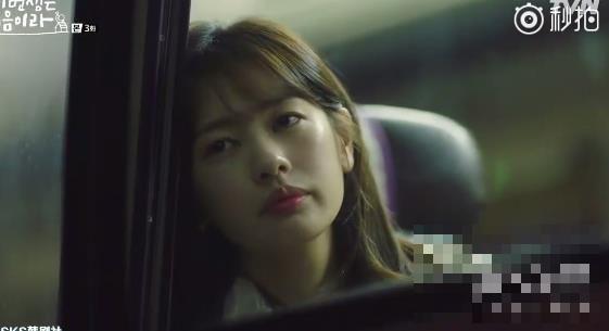 今生是第一次韩剧第四集剧情 女主房间门上的海报有什么寓意？