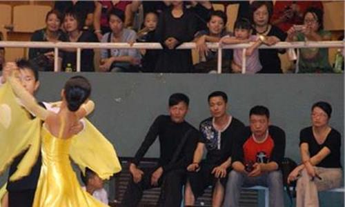 >市区体育舞蹈培训 怀化市第八届少儿体育舞蹈锦标赛开幕