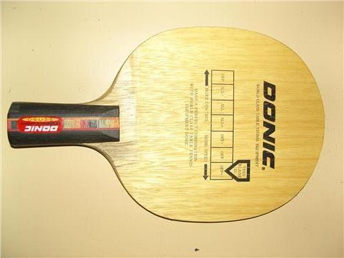 >瓦尔德内尔:瓦尔德内尔使用的乒乓球底板、套胶