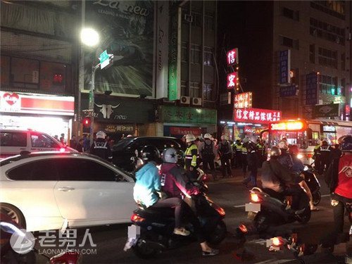 >台湾街头发生数十人团战 警察出警都被殴打