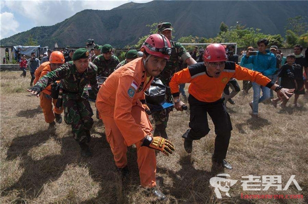 印尼火山游客成功撤离 7名被困中国游客平安下山