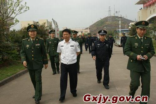 广州军区司令员徐粉林赴钦州市视察