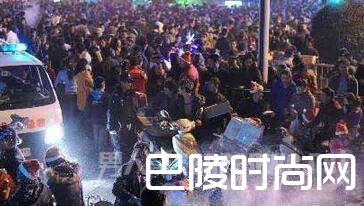 歪果仁真会玩！英国200人下水道彻夜狂欢场面壮观