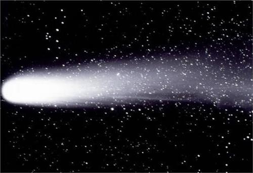 >多少年出现一次哈雷彗星?