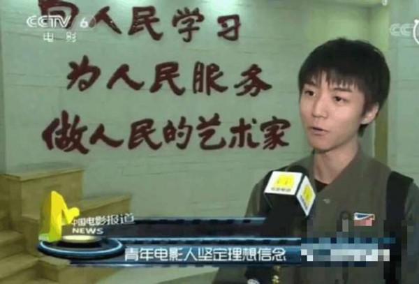 >王俊凯素颜接受央视采访，网友却称这颜值校园一抓一大把！