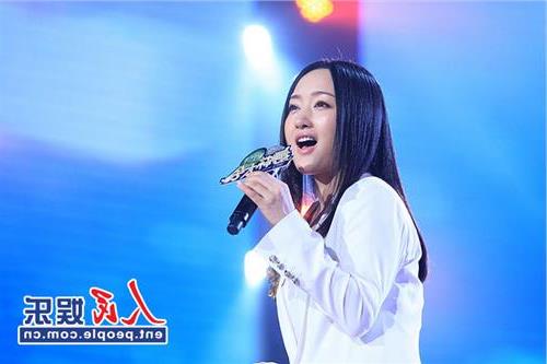 杨钰莹的歌曲大全 杨钰莹新歌献唱《舞林大会》 现场感动落泪(图)