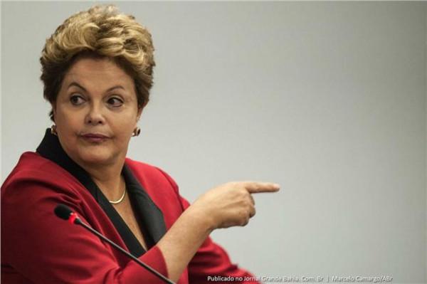 >罗塞夫海报 巴西参议院投票表决通过对罗塞夫总统弹劾报告