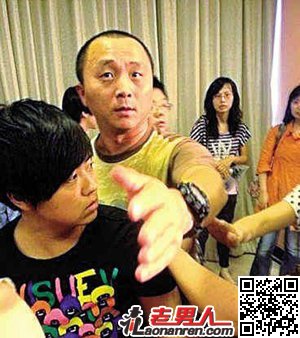 李小璐助理打记者爆冲突：微博道歉含糊其辞【图】