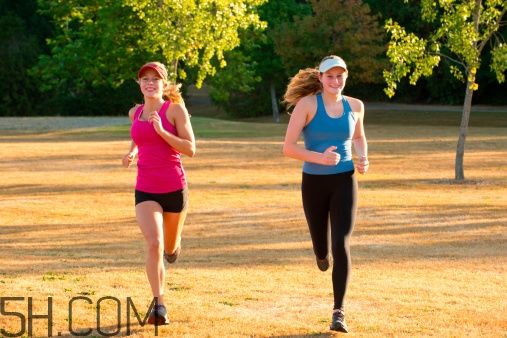 慢跑运动有什么注意事项？慢跑运动对身体有什么好处？