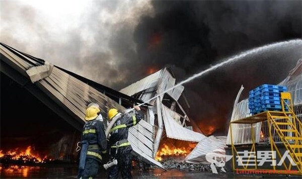 杭州苏泊尔仓库遭火灾 37辆消防车赶赴现场灭火