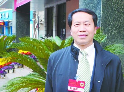 >王德明桂林 民盟桂林市委会主委王德明:发挥自身优势为桂林发展提供智力支持