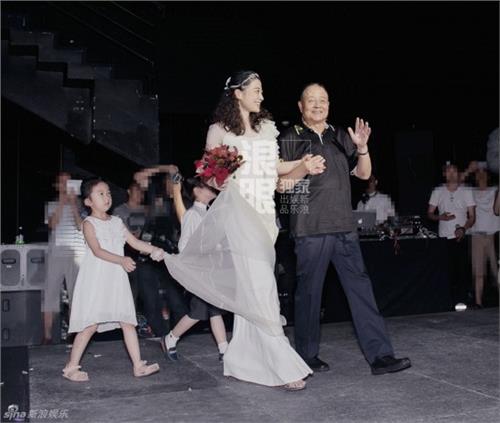 >王晓蓉年龄 王中磊20年后补办婚礼 网友以为王中磊是二婚