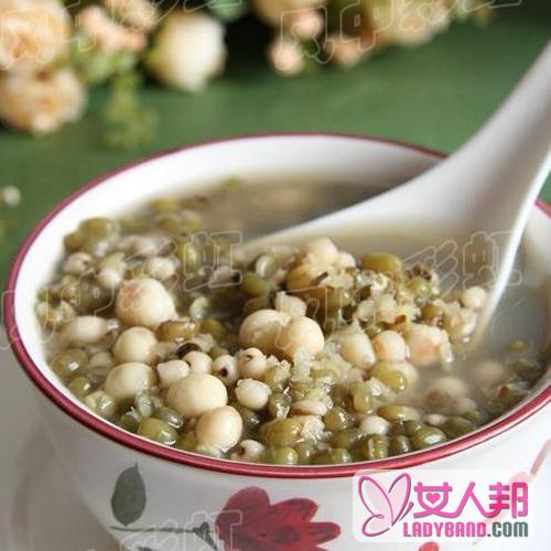 绿豆薏米芡实粥可以清热解毒、开胃