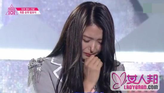 韩国女星台上激动抽泣 鼻子一捏当场"塌陷"