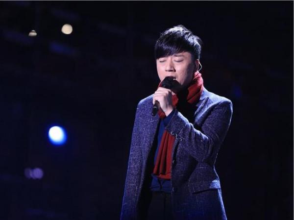 >王梓旭2015冠军时唱的歌 2015年度中国好声音总冠军张磊回疆开唱