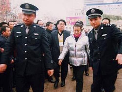 >刘晓庆近况 记者探秘刘晓庆被捕后近况:她在看守所生活很好
