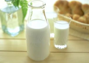 >哪些人不能喝奶 消化道溃疡患者不宜喝牛奶