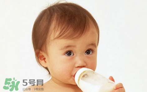 要上班了宝宝吃母乳怎么办？要上班了宝宝不吃奶瓶怎么办？