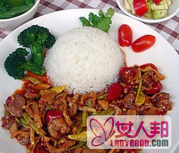 >【泡椒鸡杂饭】泡椒鸡杂饭怎么做_泡椒鸡杂饭的营养成分