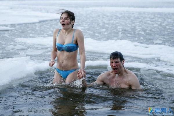 俄罗斯群众户外零下30度泡冷水澡 战斗民族彪悍的“前世今生”