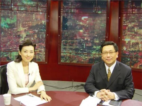 >李红军事节目 cctv4海峡两岸李红 CCTV4中文国际 有个海峡两岸的军事节目女主持叫什么?