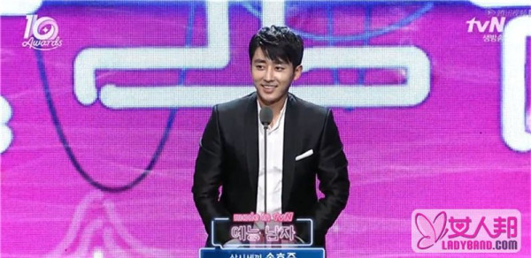 >tvN十周年颁奖典礼《信号》《1988》成最大赢家