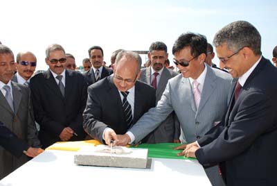 主持人张迅 张迅大使与毛里塔尼亚总统阿齐兹共同主持公路开工仪式