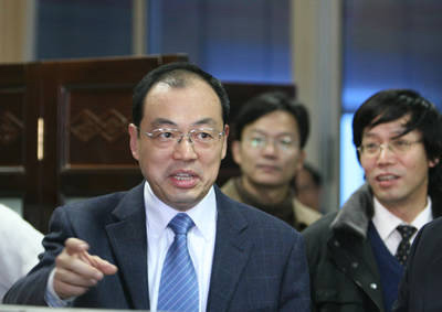 阮成发担任武汉市代市长 表示当好“平民市长”